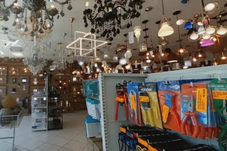 Produtos de iluminação e materiais elétricos